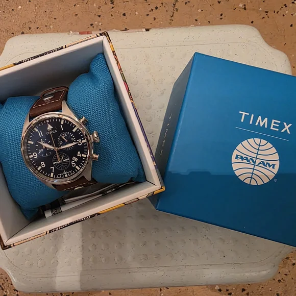 Elegant Brown Leather Bag with Timeless Design - Picture 2 of 6